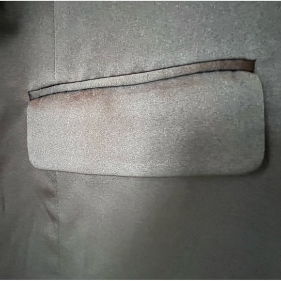 Beautiful tuxedo like plus size blazer - Picture 3 of 7